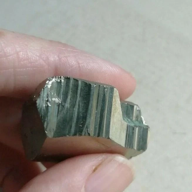 Pirita Búlgaria 34 g / 3 cm piedra muy brillante minerales litoterapia – photo 2